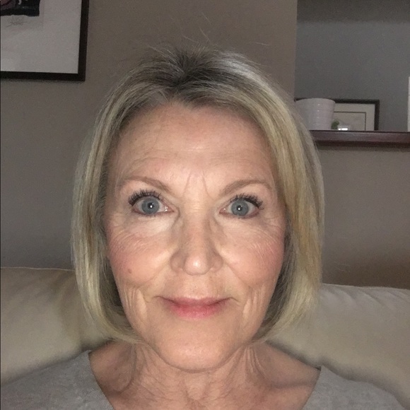 Meet your Posher, Lois - Picture 1 of 1